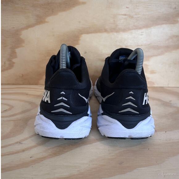 HOKA - Clifton 8, size 8B. Black and white *NEW IN BOX  Hoka One One - Clifton 8 - Running Shoes - Black - Women\'s - 8B - 1119394 BWHT